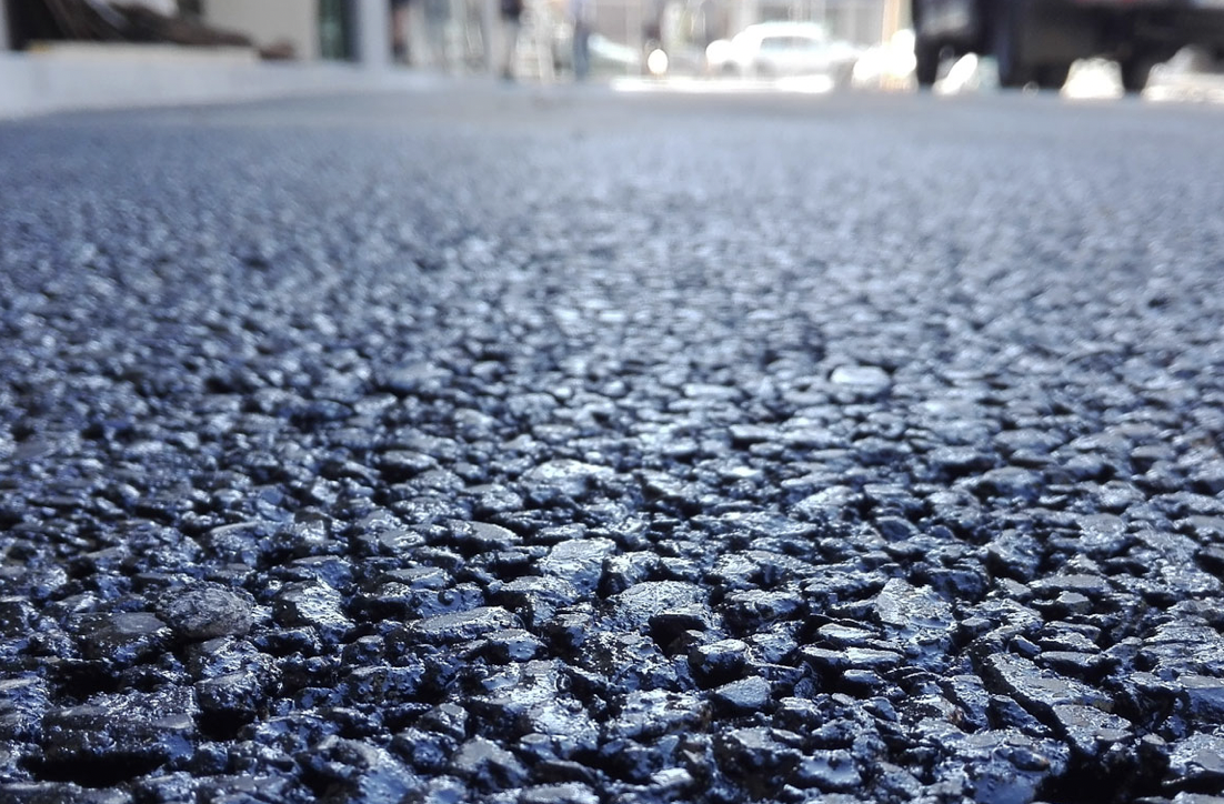 strada con asfalto drenante strada con asfalto drenante